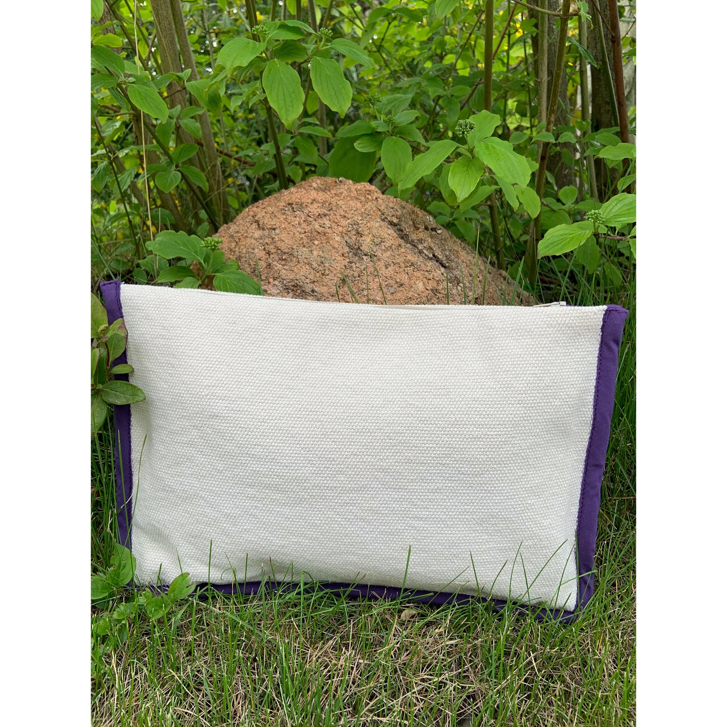 Nuestro modelo Marita son un mni bag rebeteado y perfecto para el dia y para cualquier ocasion casual en verano